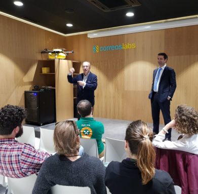 Encuentro con emprendedores en CorreosLabs