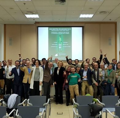Foto grupal en encuentro de socios en Heineken