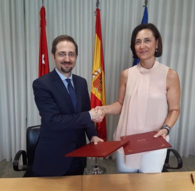 Nuestra presidenta, Marola Balmes, junto al viceconsejero de economía de la Comunidad de Madrid, Manuel Llamas
