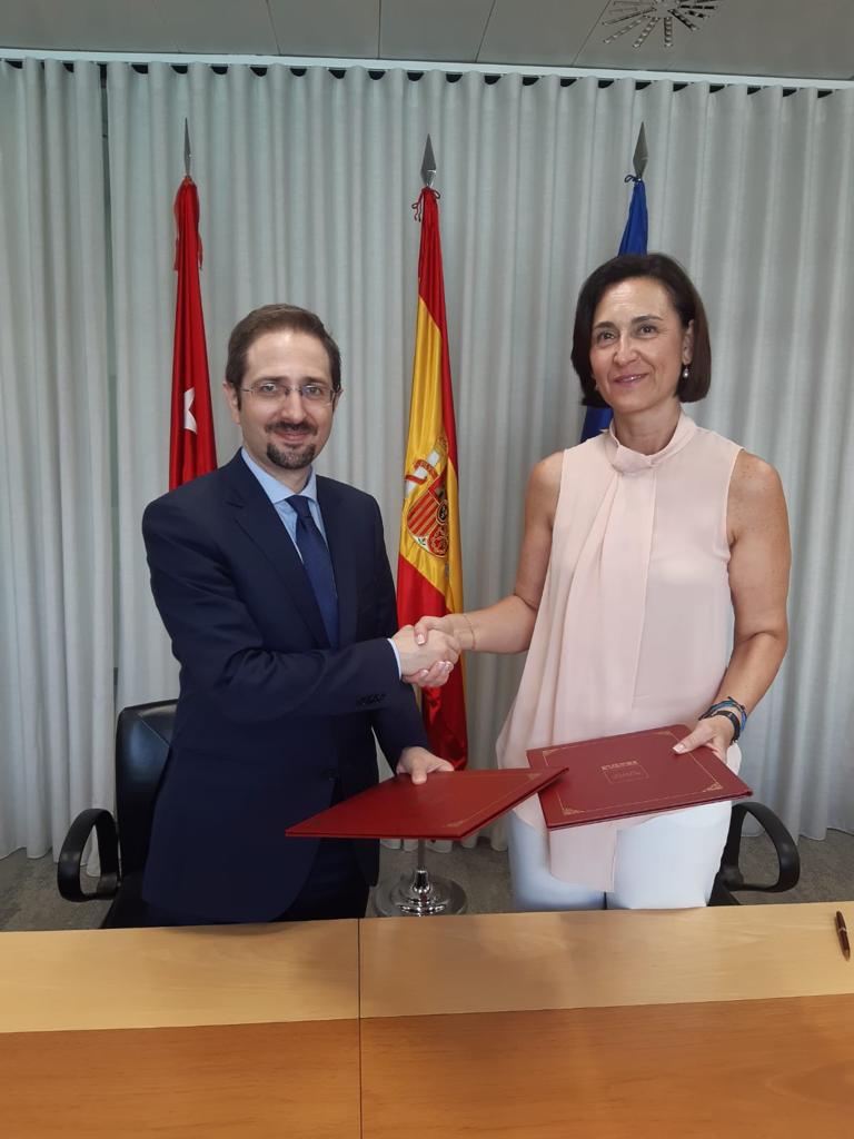 Nuestra presidenta, Marola Balmes, junto al viceconsejero de economía de la Comunidad de Madrid, Manuel Llamas